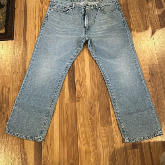 Light wash Levi’s 559 size 38x30 - Picture 5 of 8